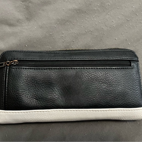 Guess wallet - Picture 2 of 5